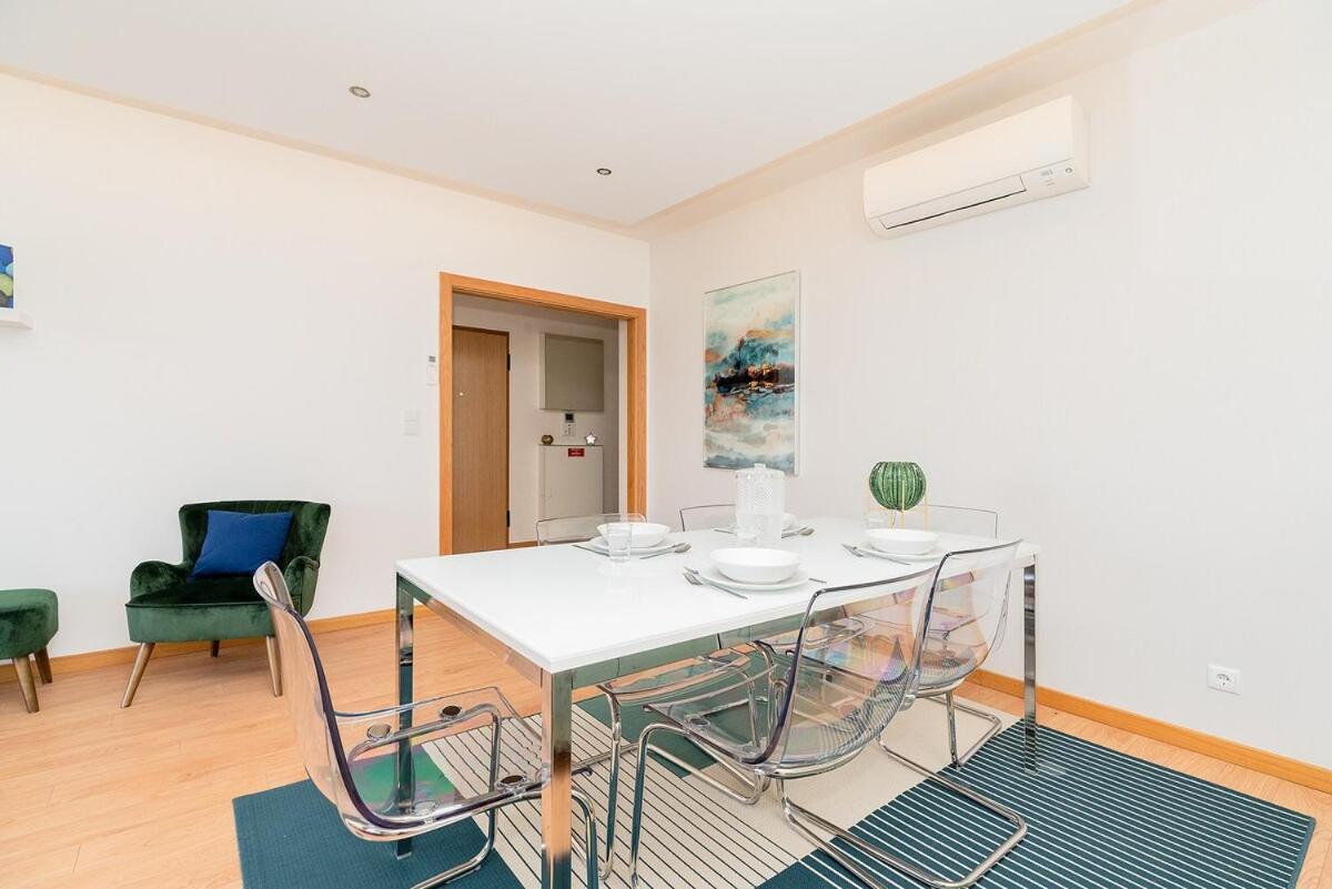 Modern Deco Apartment With Balcony Lissabon Buitenkant foto