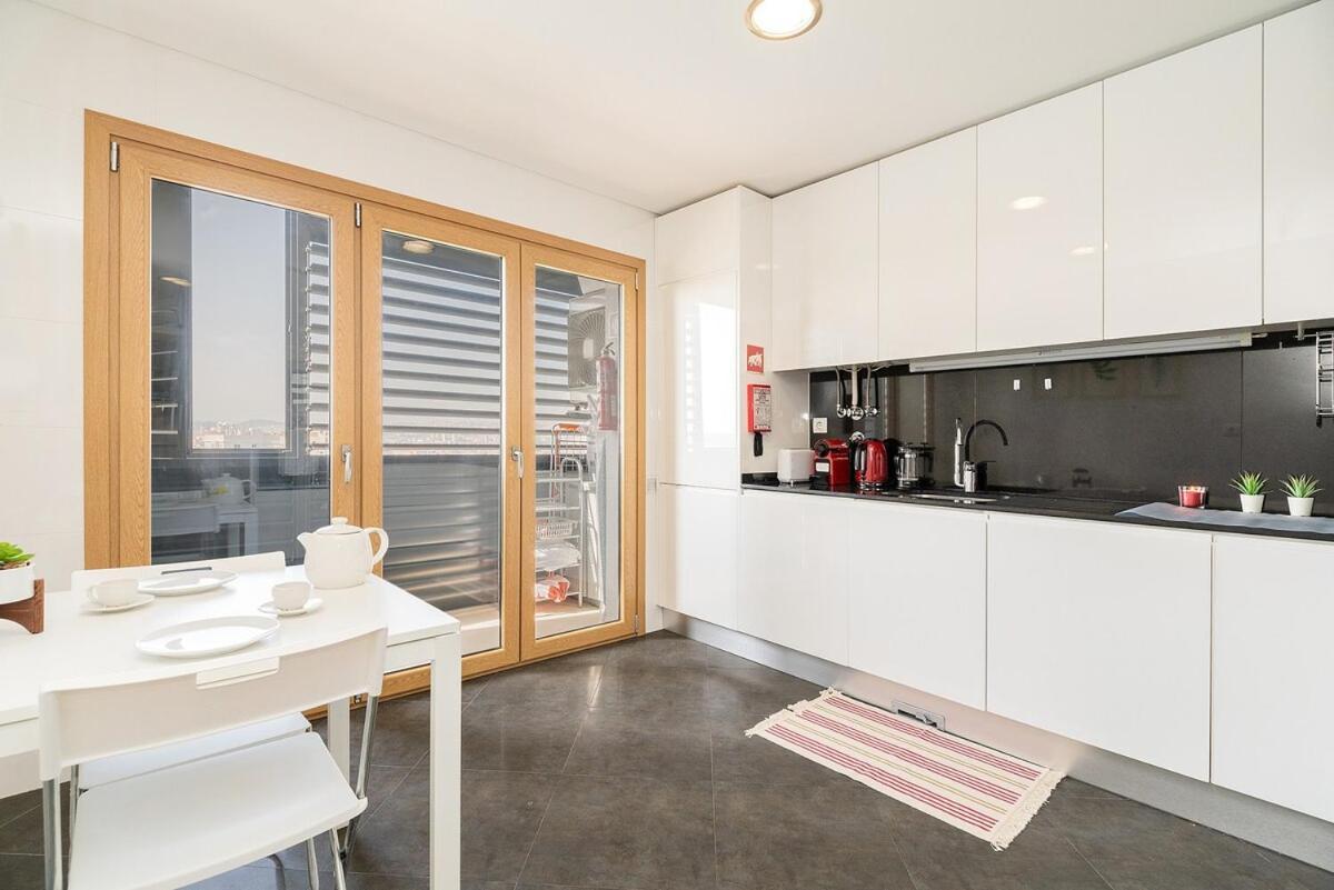 Modern Deco Apartment With Balcony Lissabon Buitenkant foto