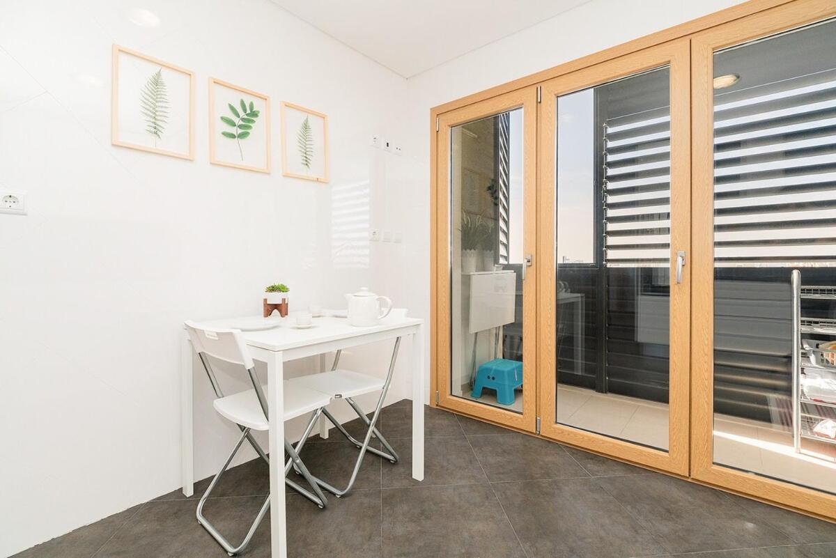 Modern Deco Apartment With Balcony Lissabon Buitenkant foto