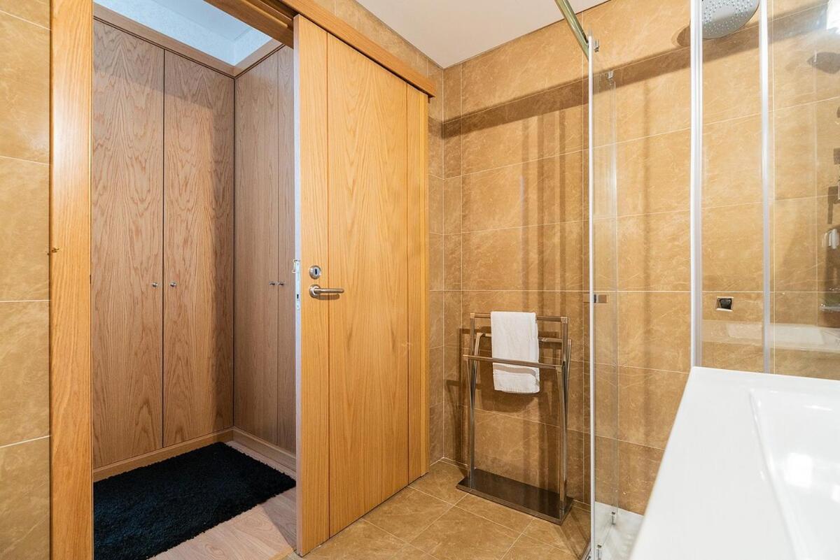 Modern Deco Apartment With Balcony Lissabon Buitenkant foto