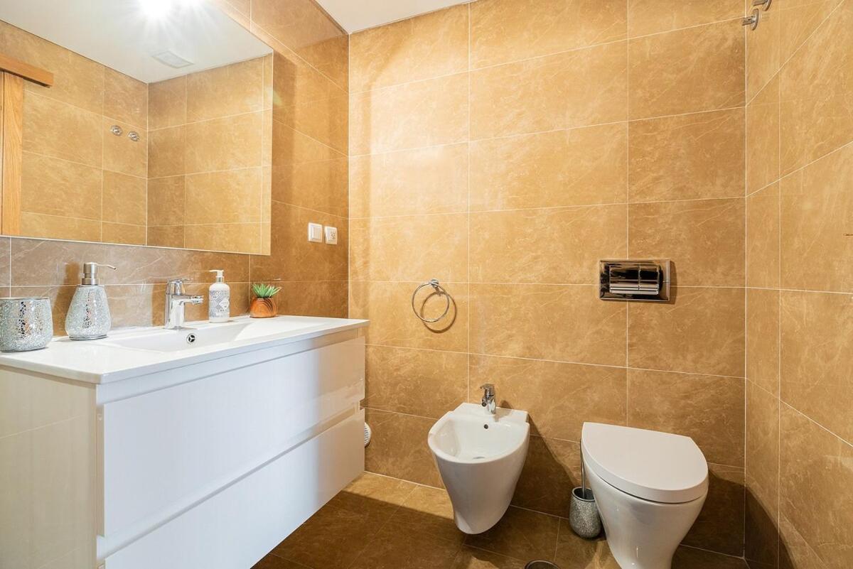 Modern Deco Apartment With Balcony Lissabon Buitenkant foto